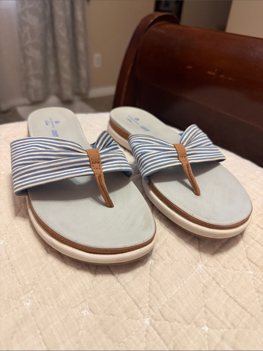 Cloudsteppers by Clarks Blue and Tan Striped Bow Thong Sandals
